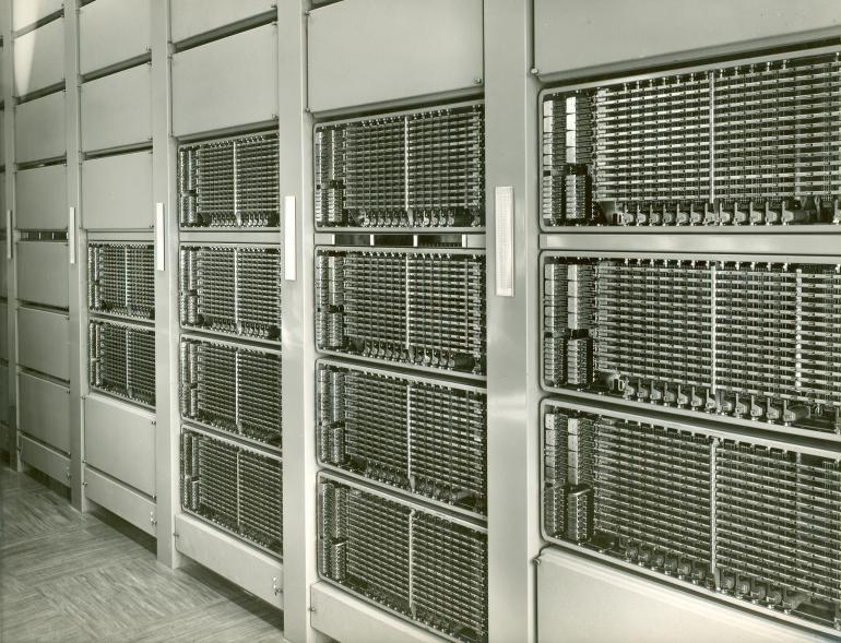 P33.PentacontaBaieDeMultiselecteurs1958