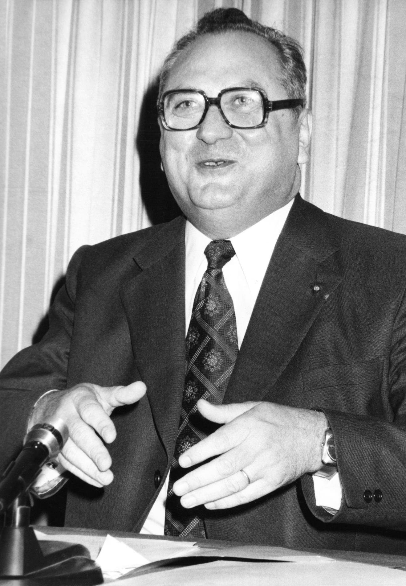 1976.01NorbertSegardNommeSecretaireEtatPetT