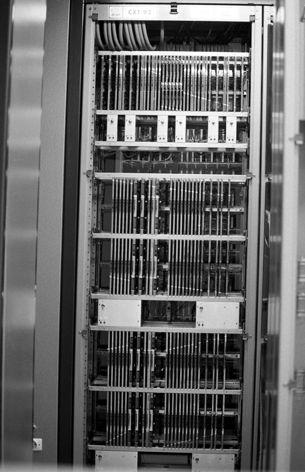 1983.04E12ValenceB005