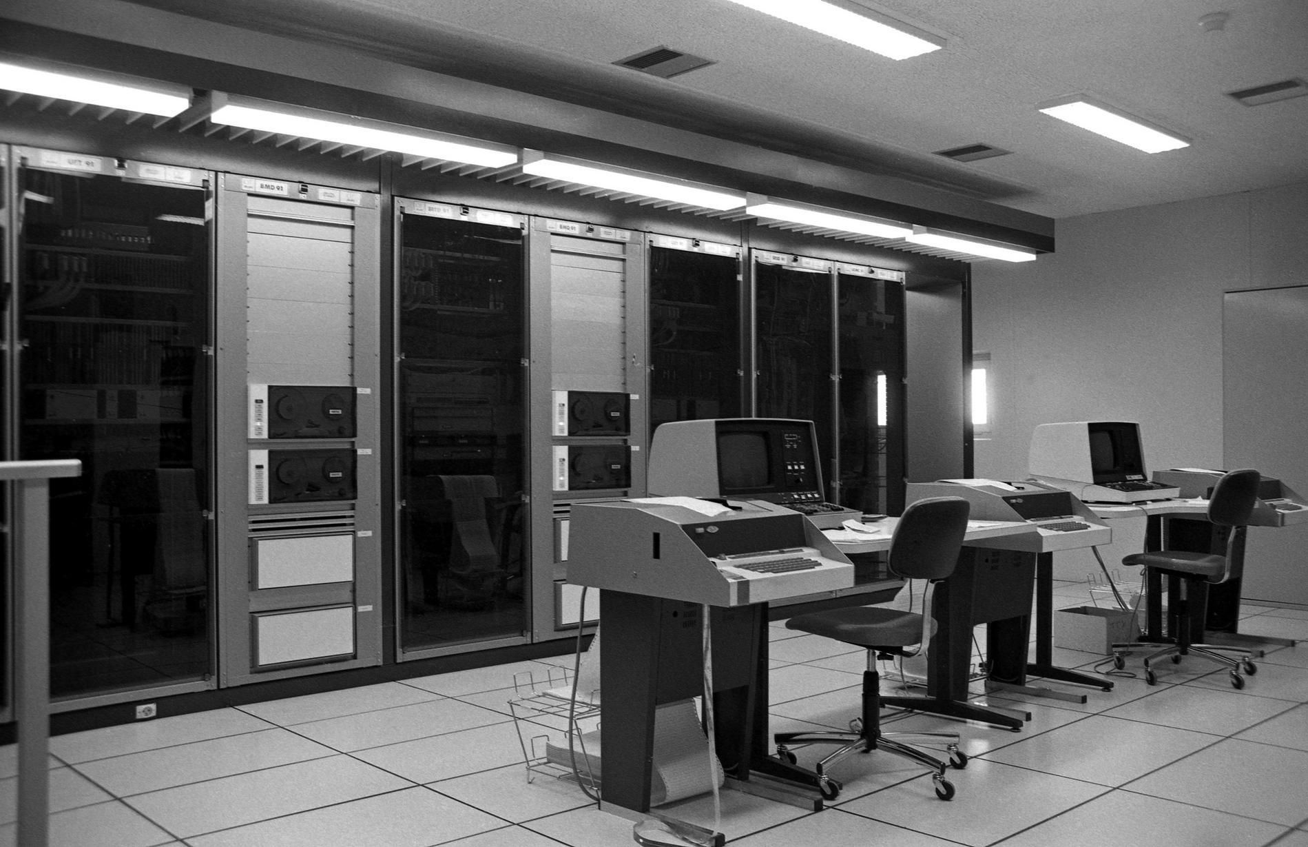 1983.04E12ValenceA011