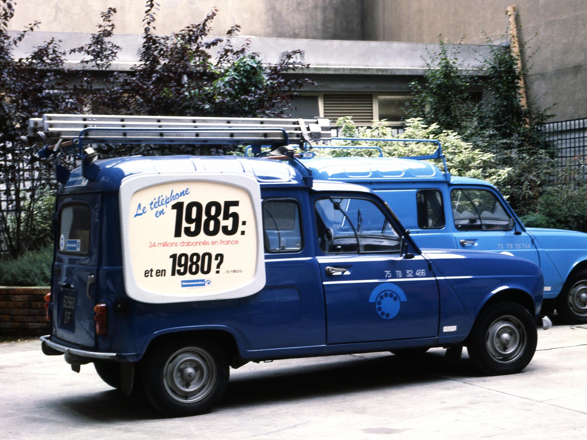 1980VoituresBleuesRef132474