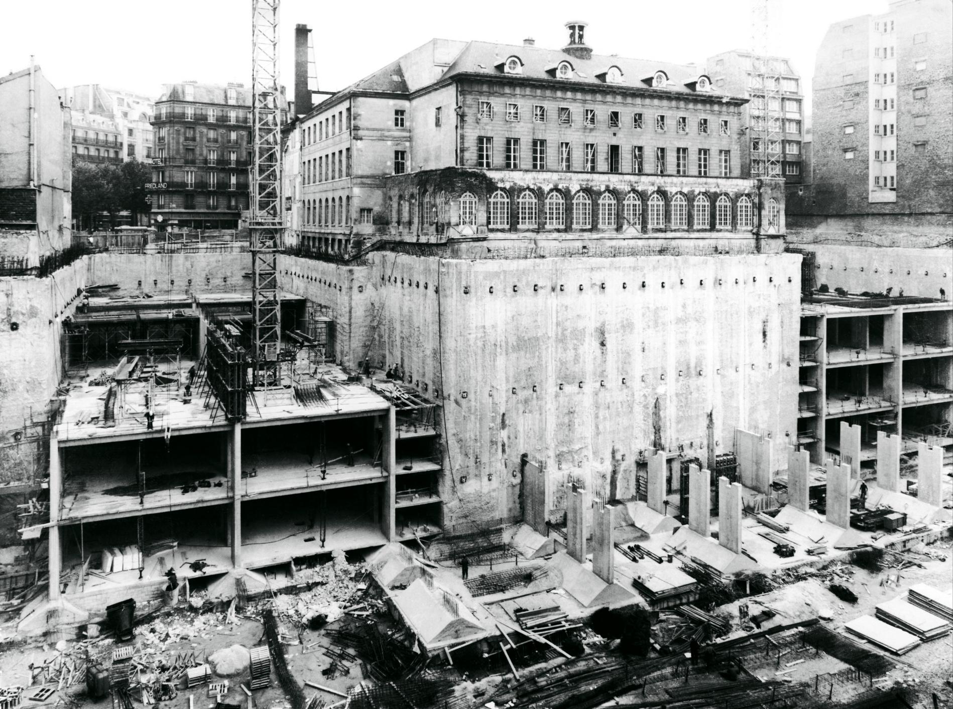 1975.09.02ConstructionCTParisBeaujon