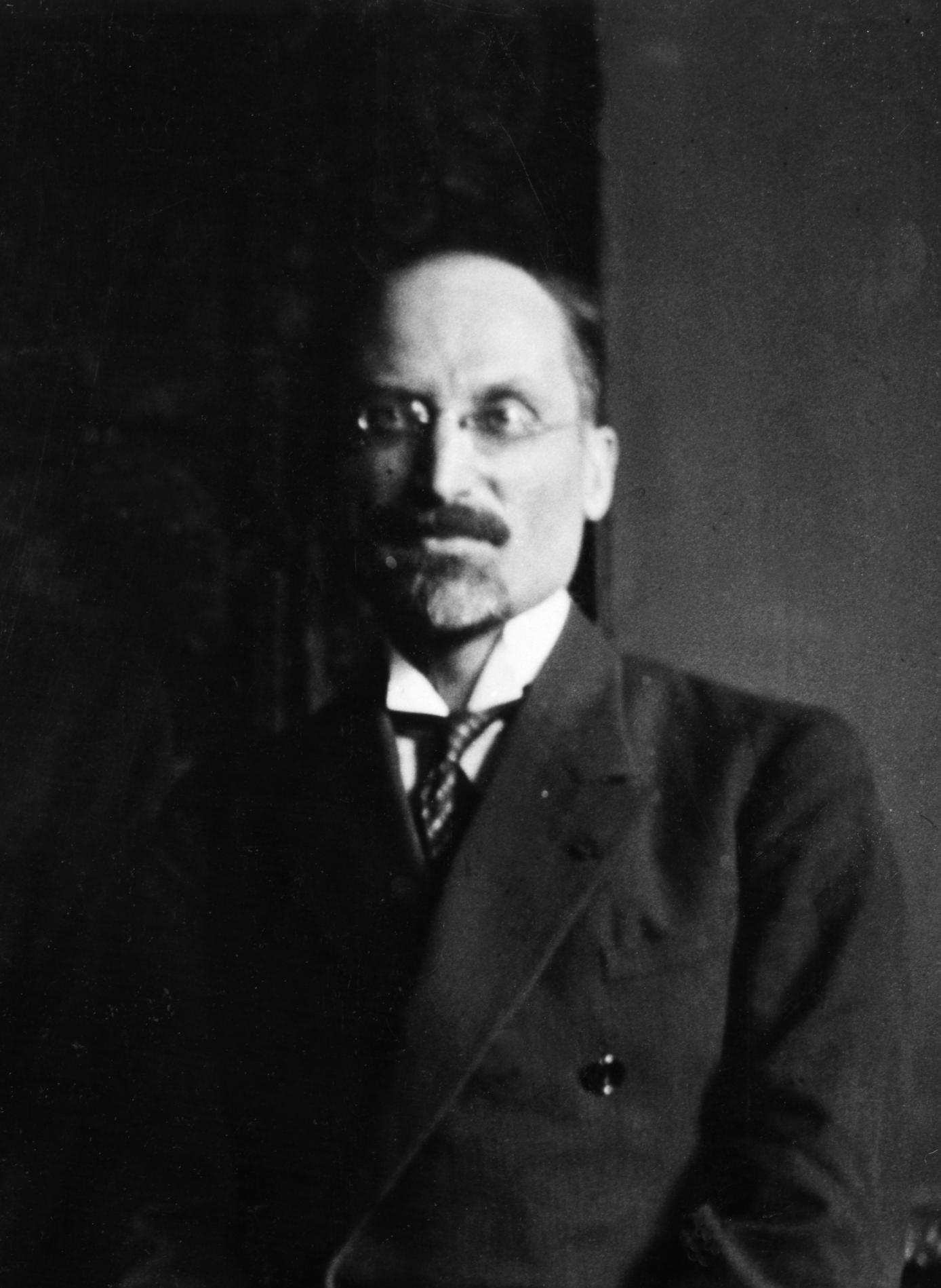 1928.03.28PortraitHenriMilon