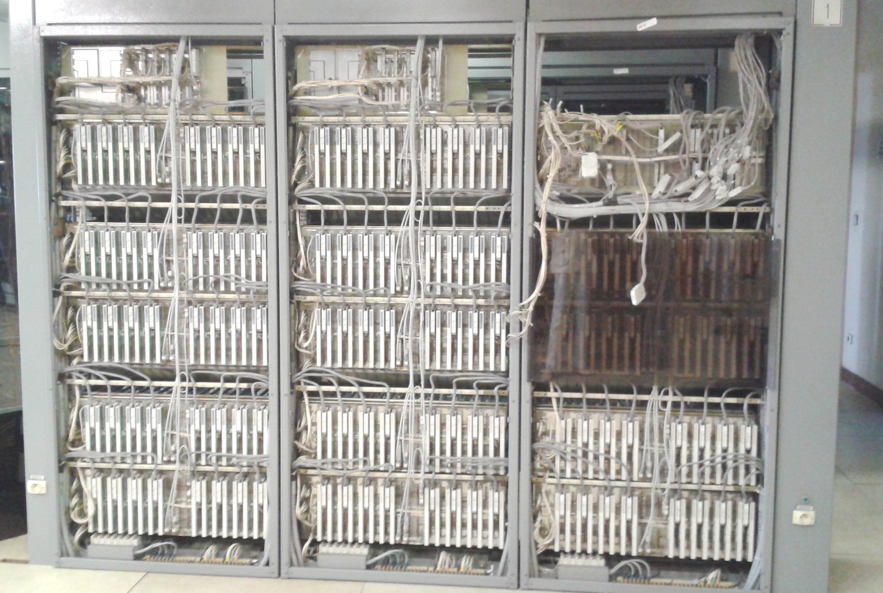 E10N1jVueArriereConnecteurs