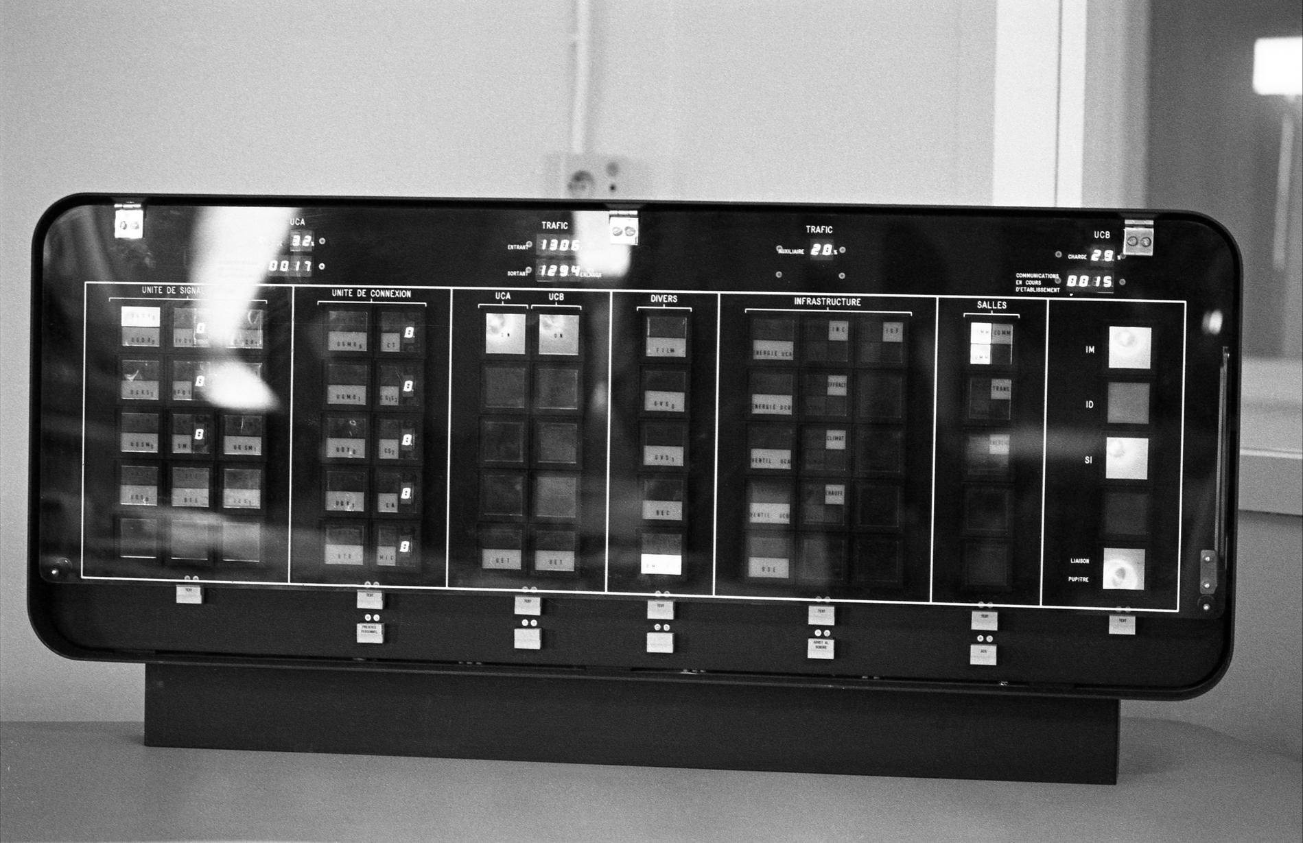 1983.04E12ValenceB007