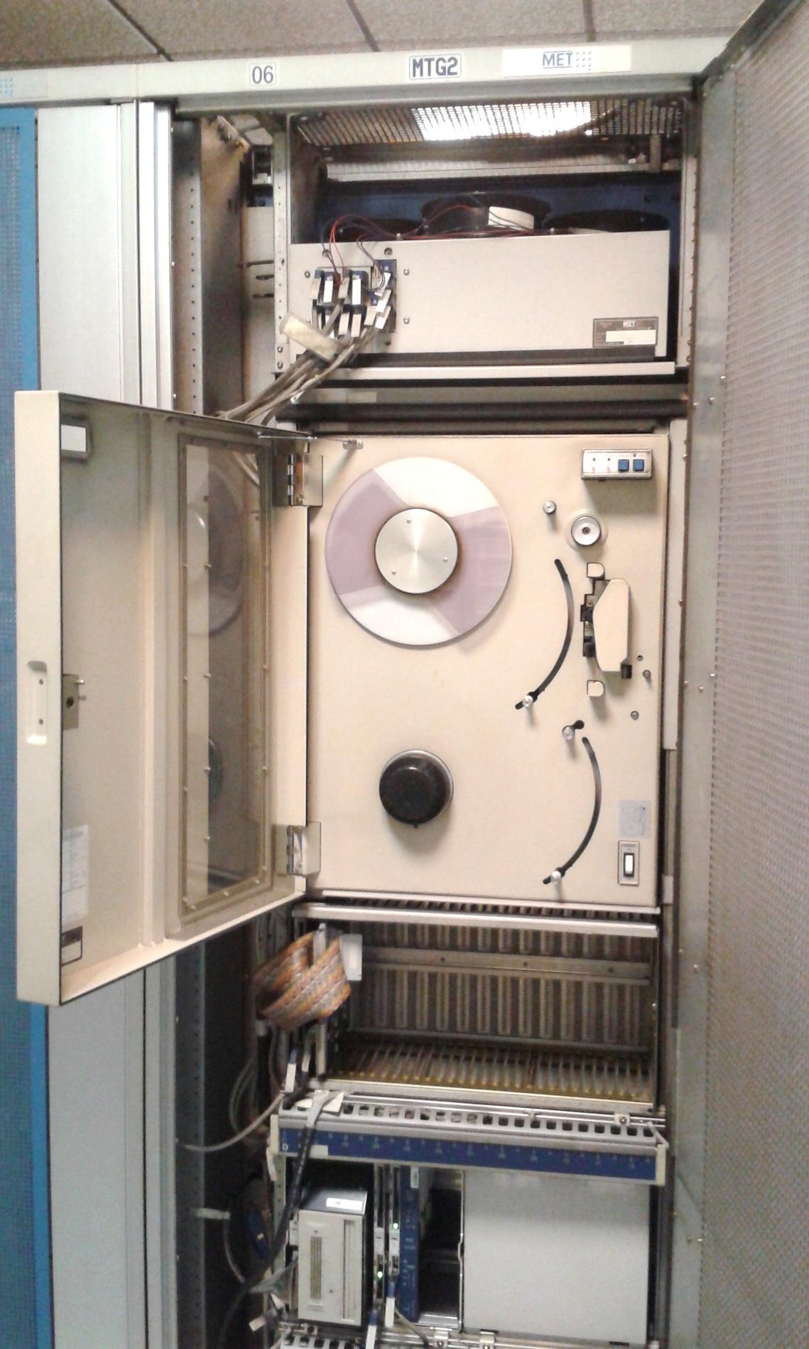 AXE10DerouleurBandesMagnetiques