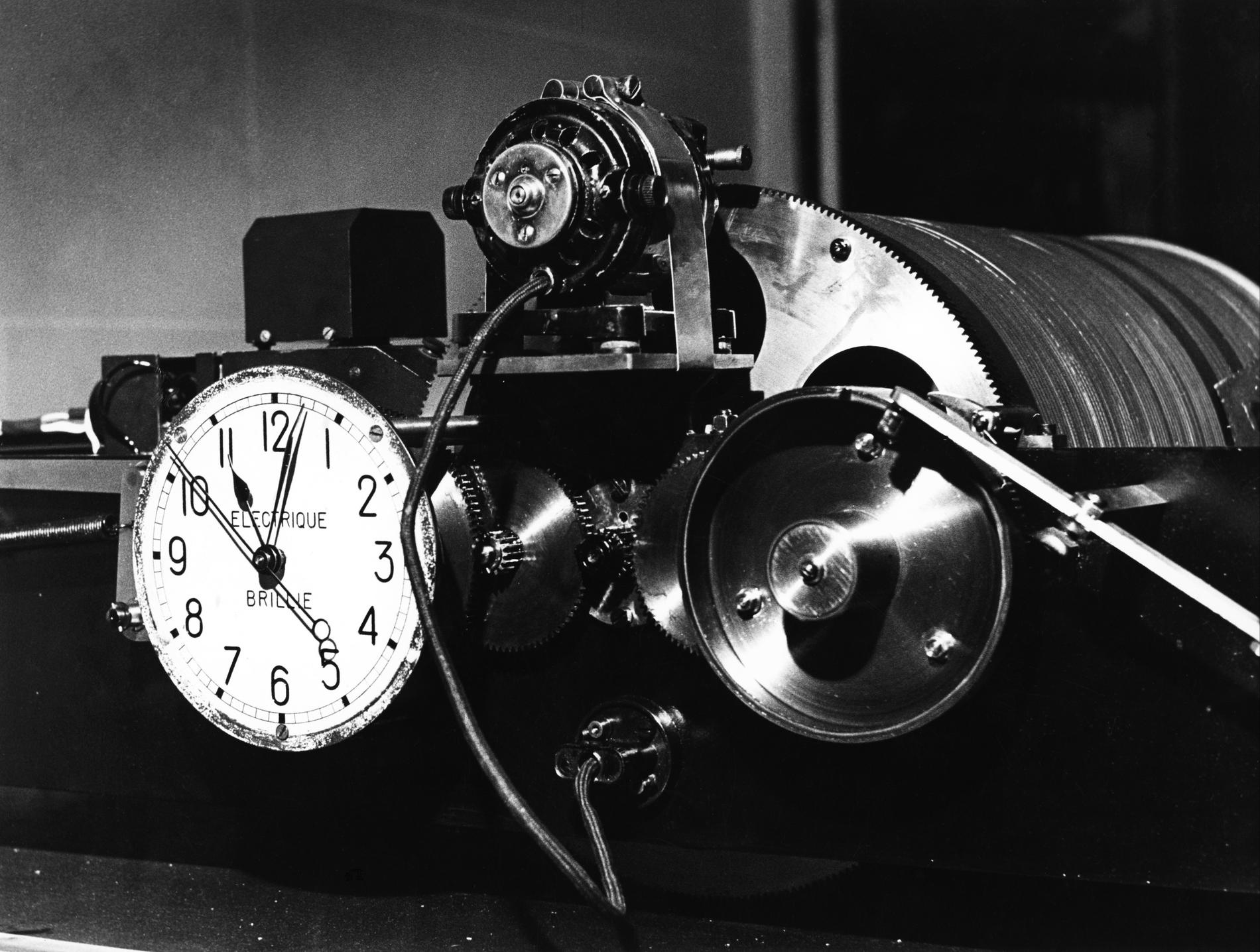 1933HorlogeParlanteFrance