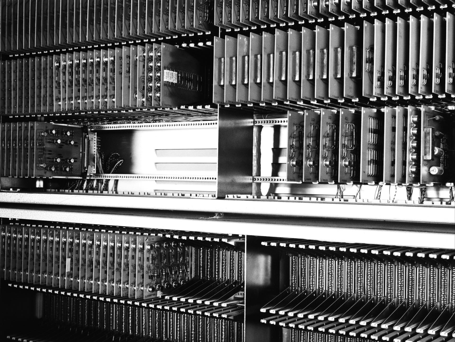 1974.02CartesElectronTradMarseillePentaGCI