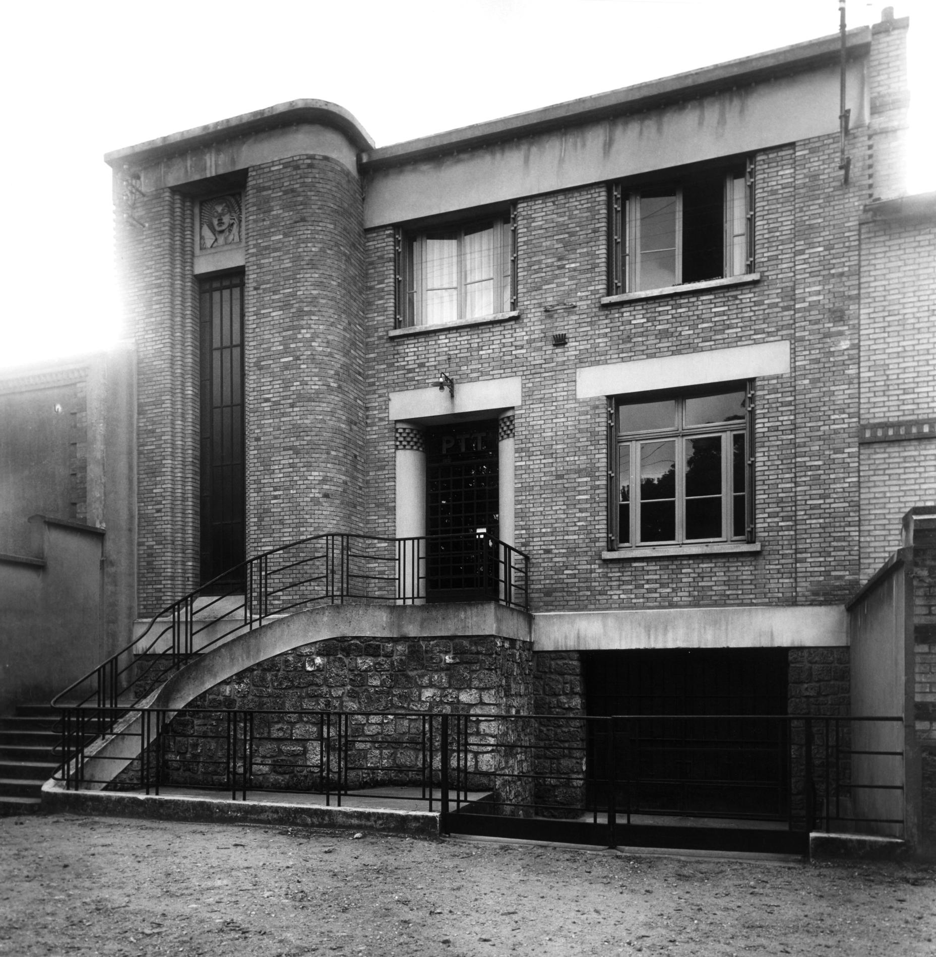 1951CentreTelephoniqueLeVesinetFacade