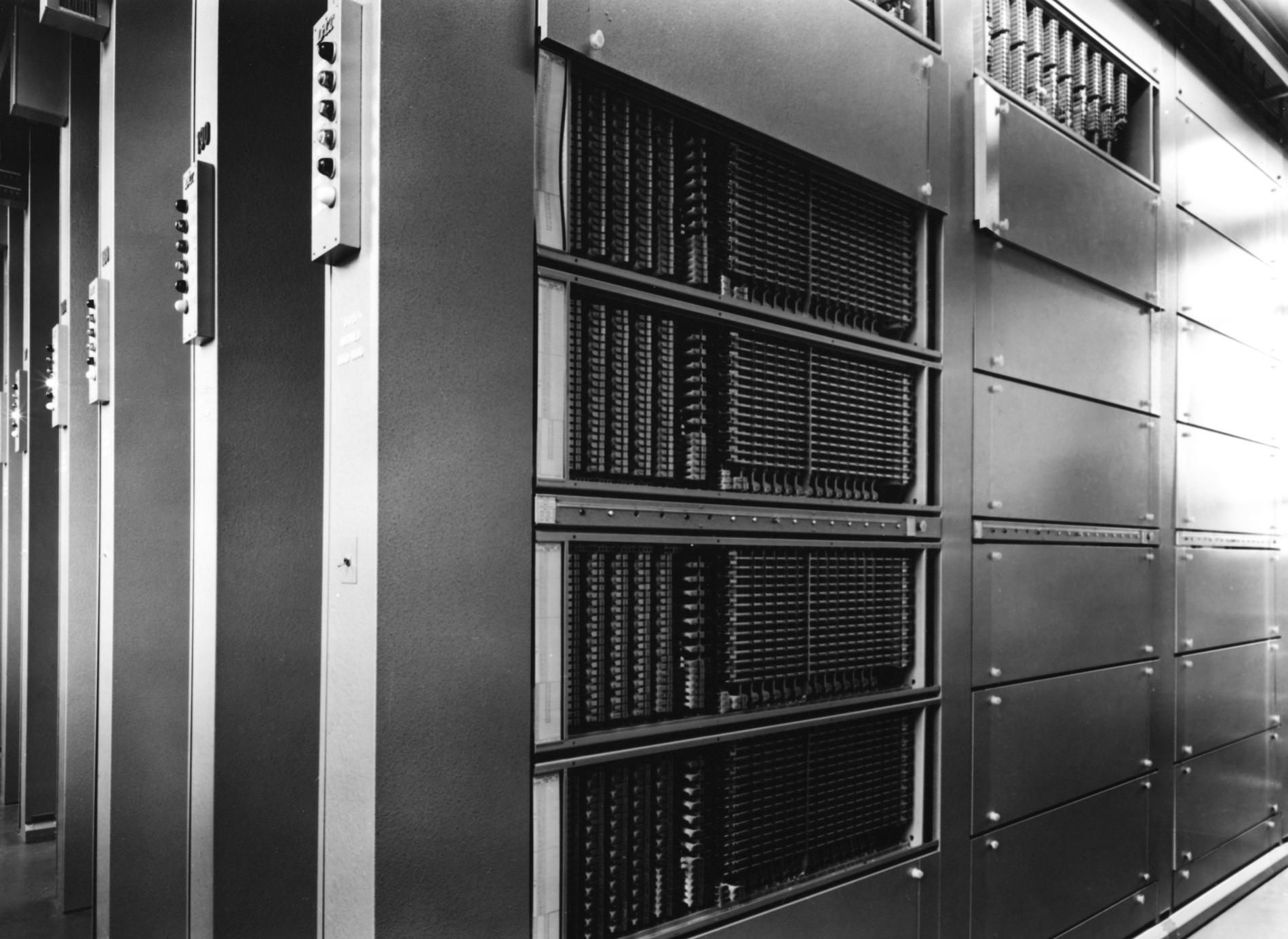 1975PentaBrune1PC1TraveesAbonnes