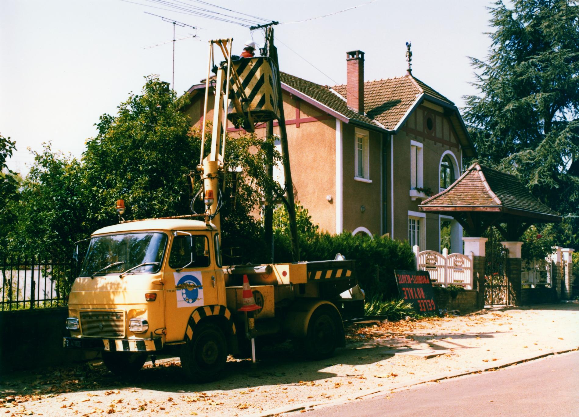 1981AgentLignesSurNacelle001