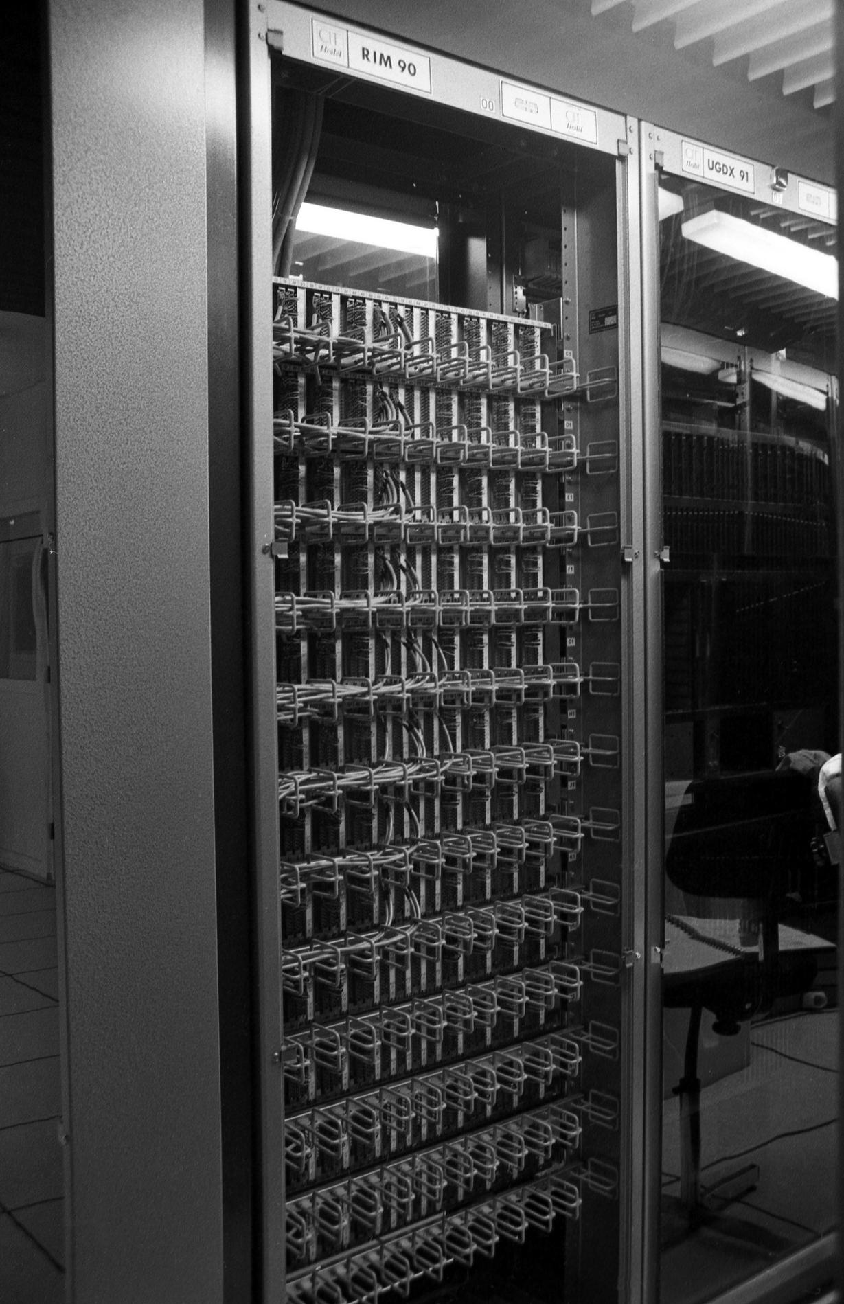 1983.04E12ValenceA017