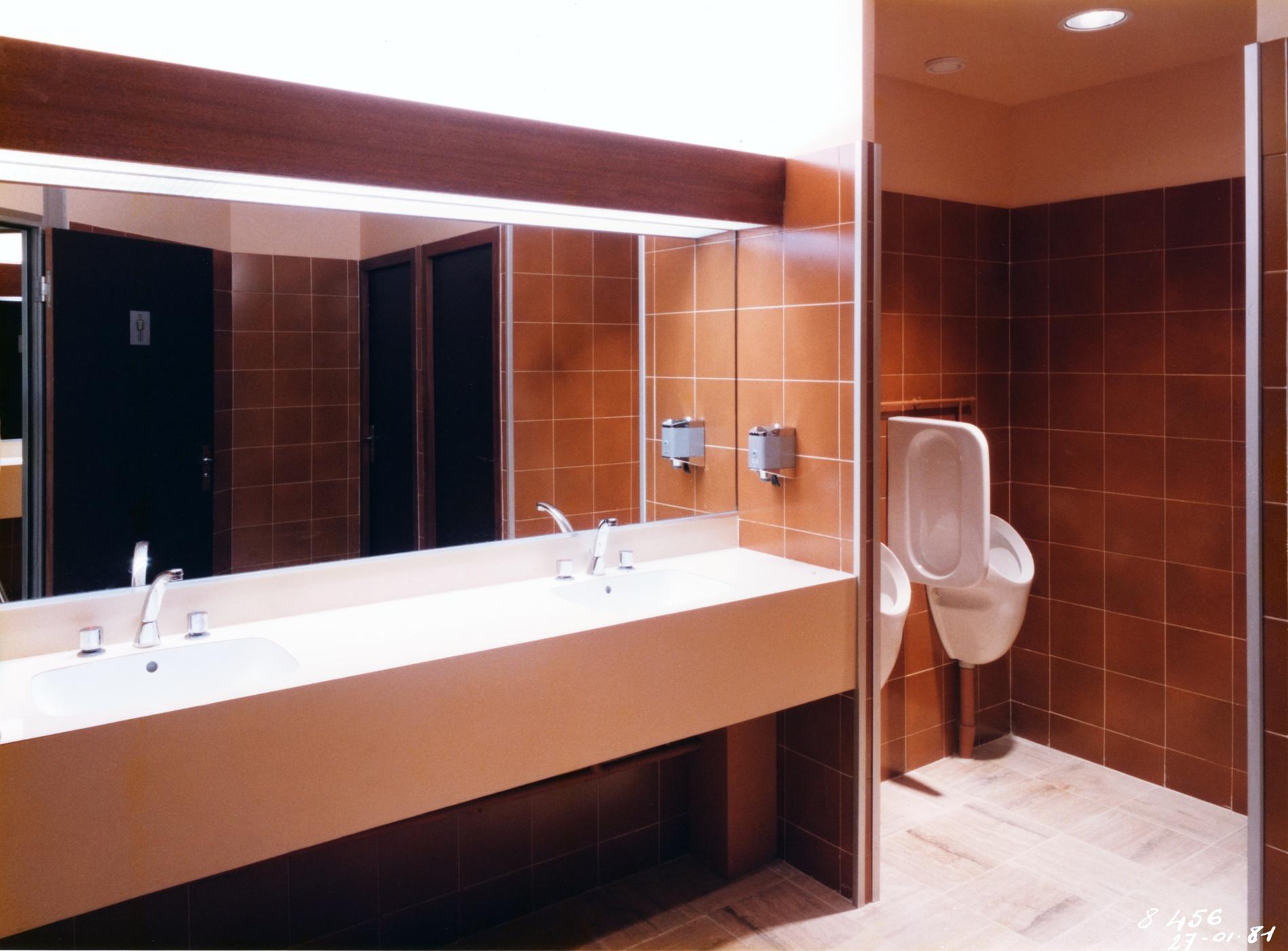 1981.01.27CevToilettesHommes