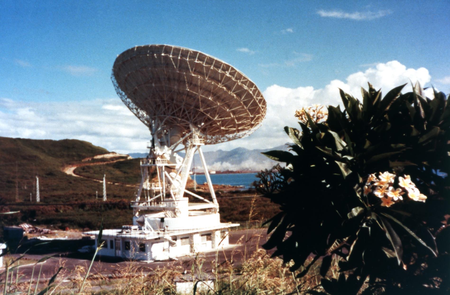 1982StationSatelliteIleDeNou