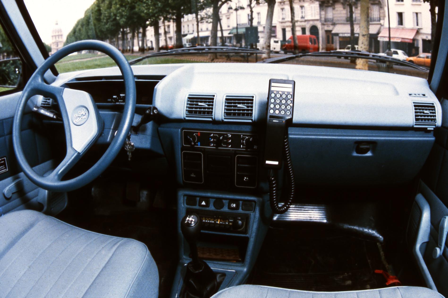 1985Radiocom2000VehiculePeugeot