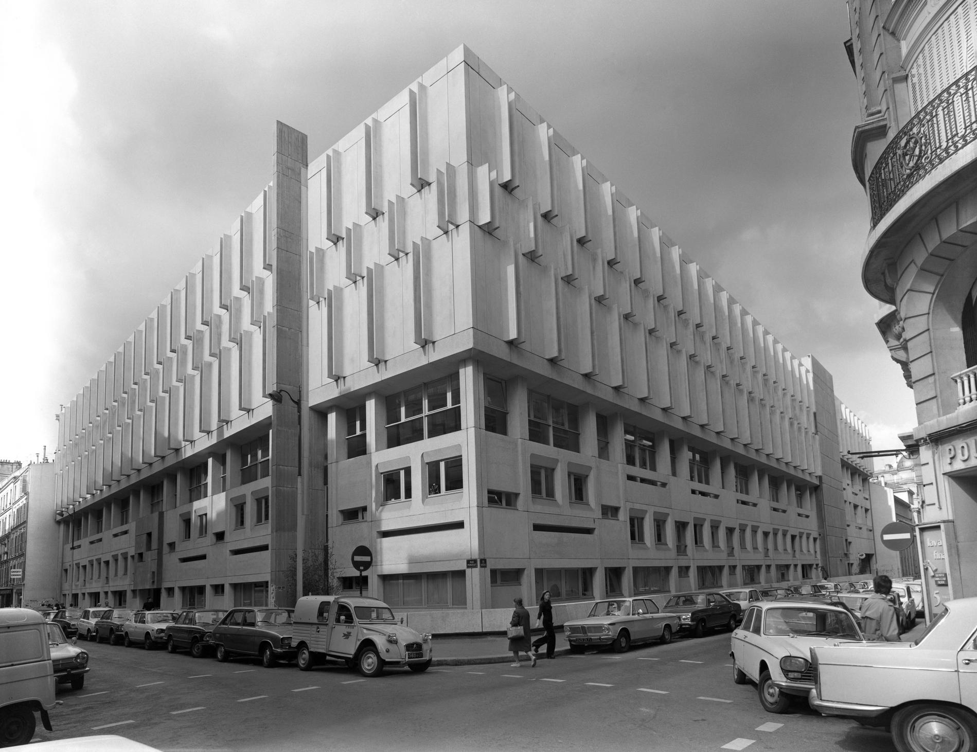 1975.11.03PonceletFacadeNumDTIF3852